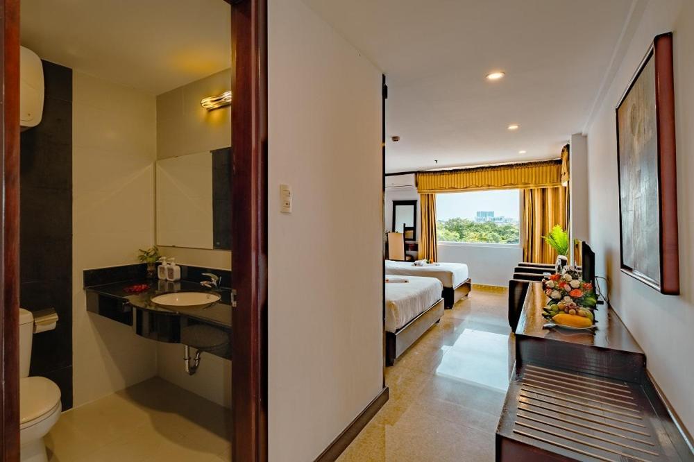 Vina Spa Hotel Hue Buitenkant foto