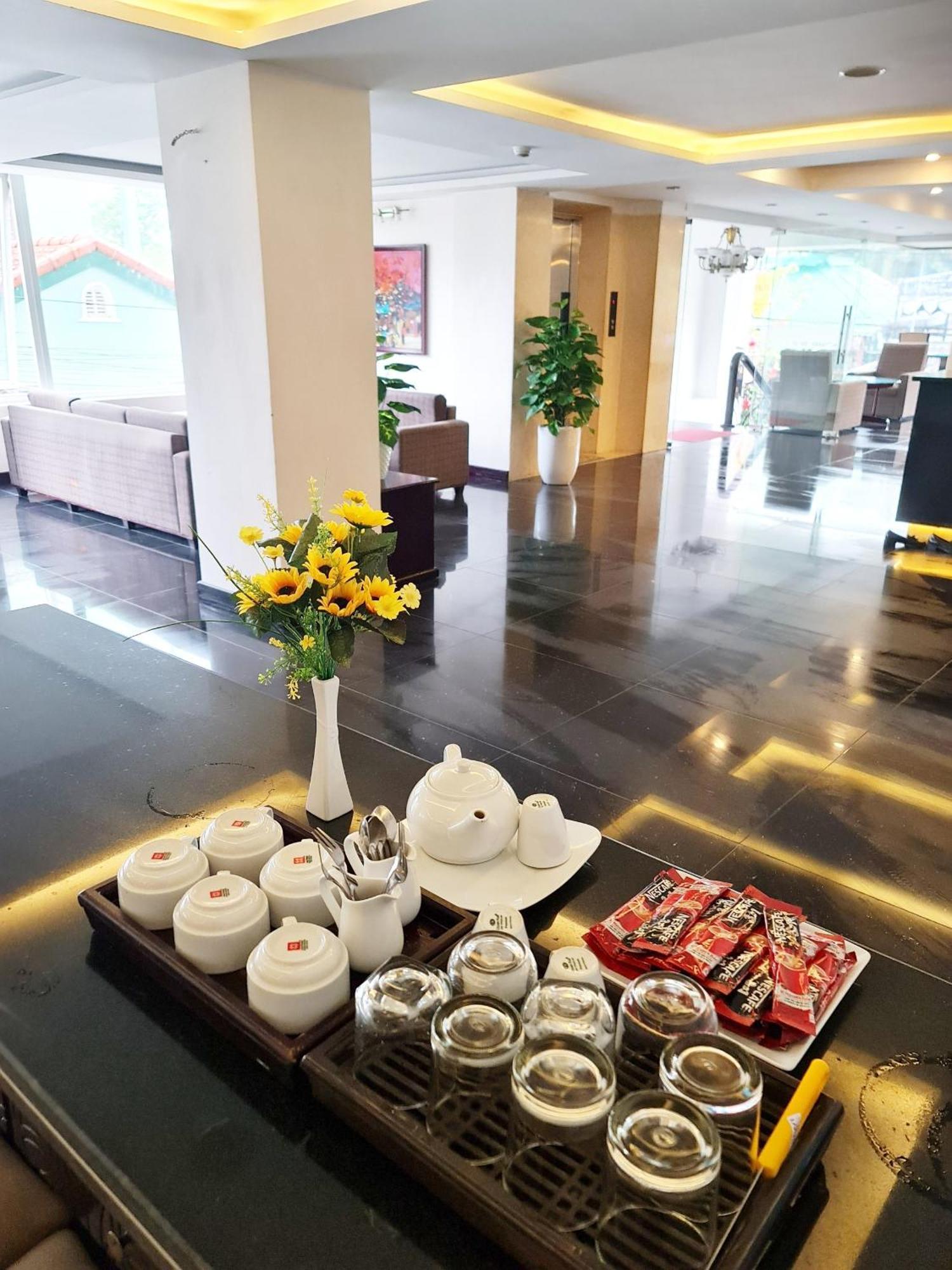 Vina Spa Hotel Hue Buitenkant foto