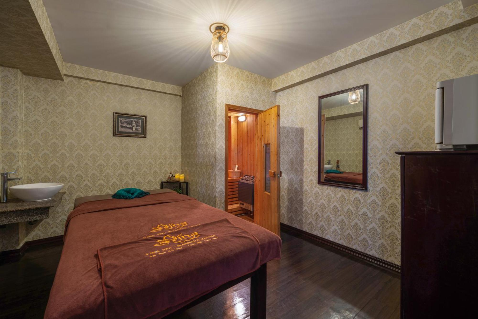 Vina Spa Hotel Hue Buitenkant foto